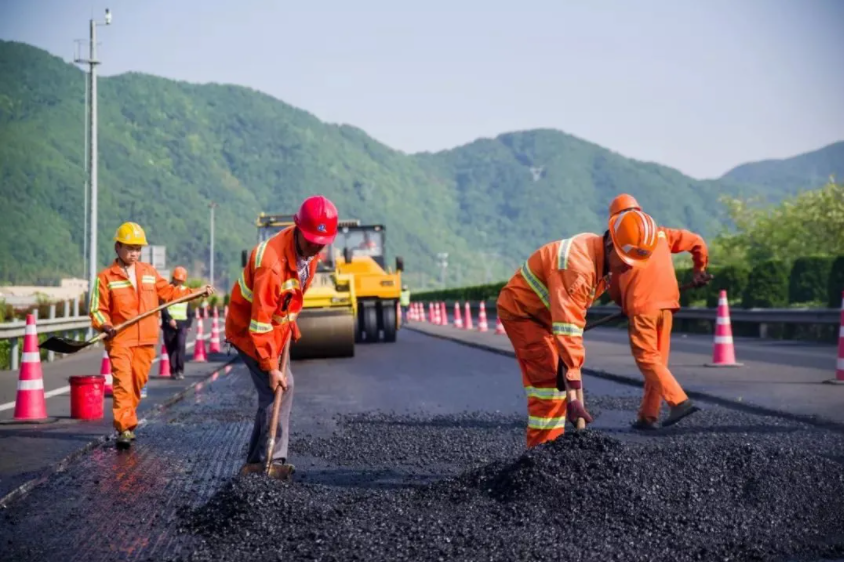 深化“放管服”改革，推動構(gòu)建全國統(tǒng)一公路養(yǎng)護市場