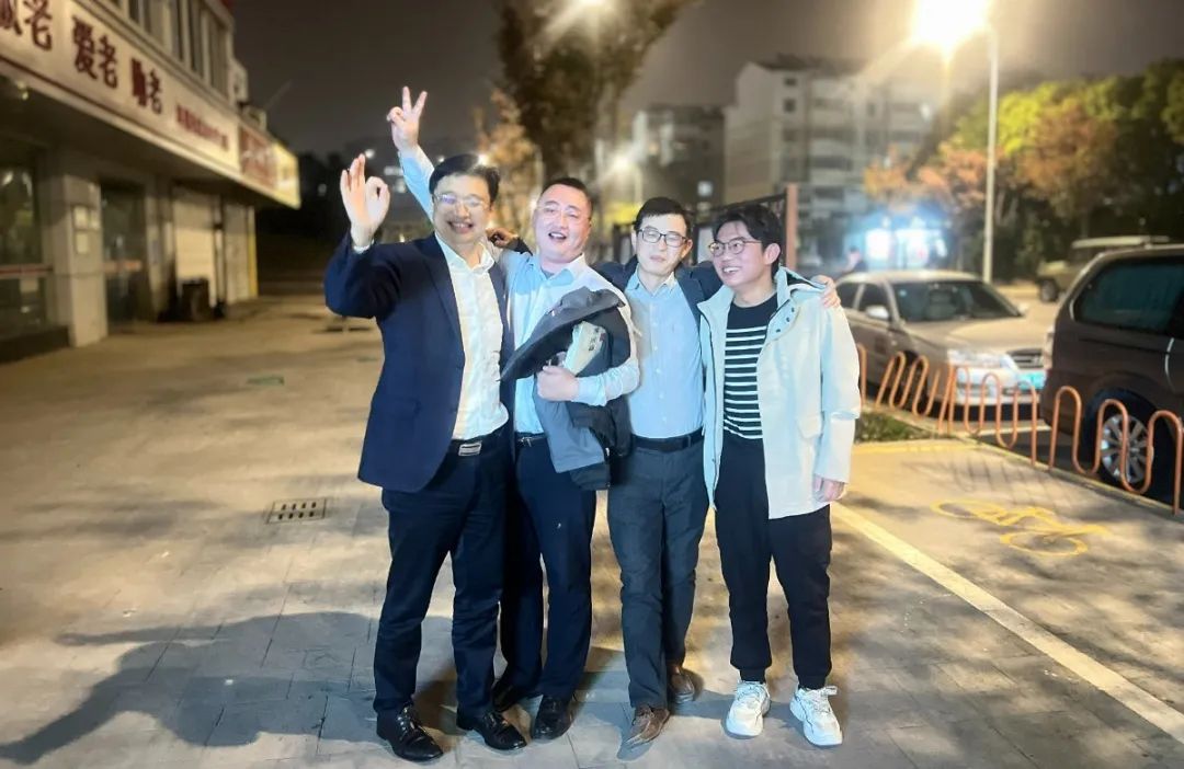 感動(dòng)故事匯：照片背后的故事——無(wú)懼黑夜，只因心中有光